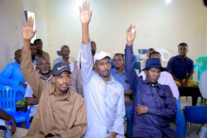 Khusuusi_Hawd's tweet photo. The election of the new mayor of Taleh District, Ahmed Abdilahi was unanimously elected in accordance with the Somali Electoral Act, took place in #Taleh District SSCKhatumo the Minister of Interior and Federal Affairs of SSCKhatumo Govermment organized the election #Election2024 https://t.co/9cDkub8v0r