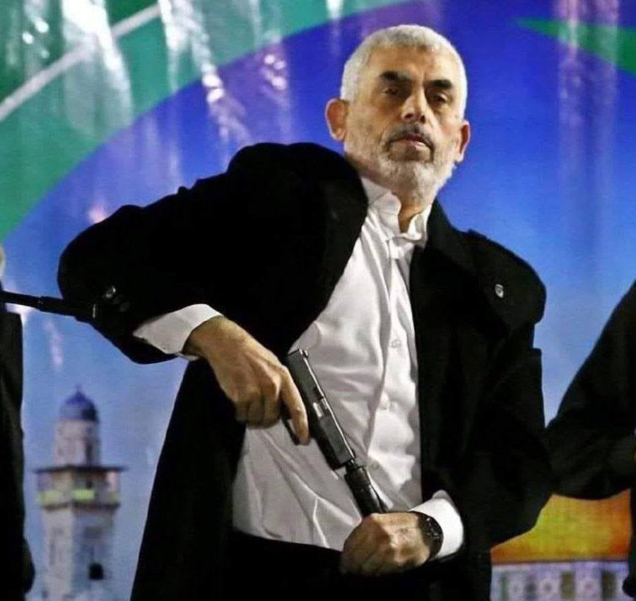 Savaşmamız gereken yerde oturup dua ediyorsak çok şey kaybederiz. 

 #yahyasinwar