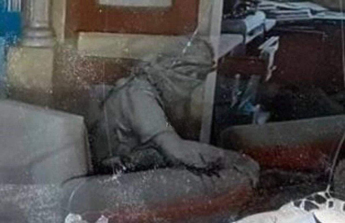 SuppressedNws's tweet photo. Images published by Hebrew Media made martyr Yahya sinwar an eternal legend, instead of achieving a ‘fake victory’, they destroyed their whole narrative of Sinwar hiding in tunnels and using human shields. 

He was martyred as a true resistance fighter, fighting till the end. https://t.co/Wd5Yzz4FZ0