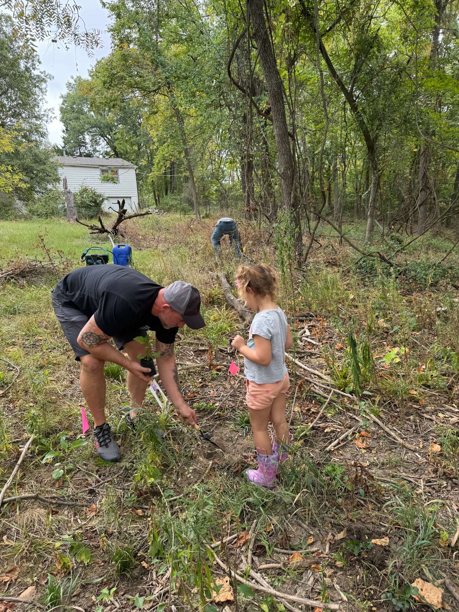 Join us at Heartland Overlook Preserve on Oct. 26th, 10 AM-12 PM, for a morning of exploration and restoration! Enjoy ecology walks, art activities, and restoration work with Native Lands Restoration Collaborative and artist Julie Farstad. 

Register here: classy.org/event/explorat…