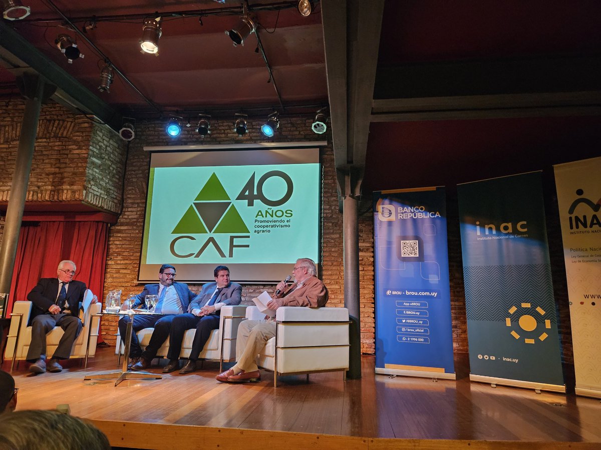 alelaf13's tweet photo. El Banco País junto a la CAF. 
40 años promoviendo el Cooperativismo Agrario. https://t.co/Qt3XnY2Nde