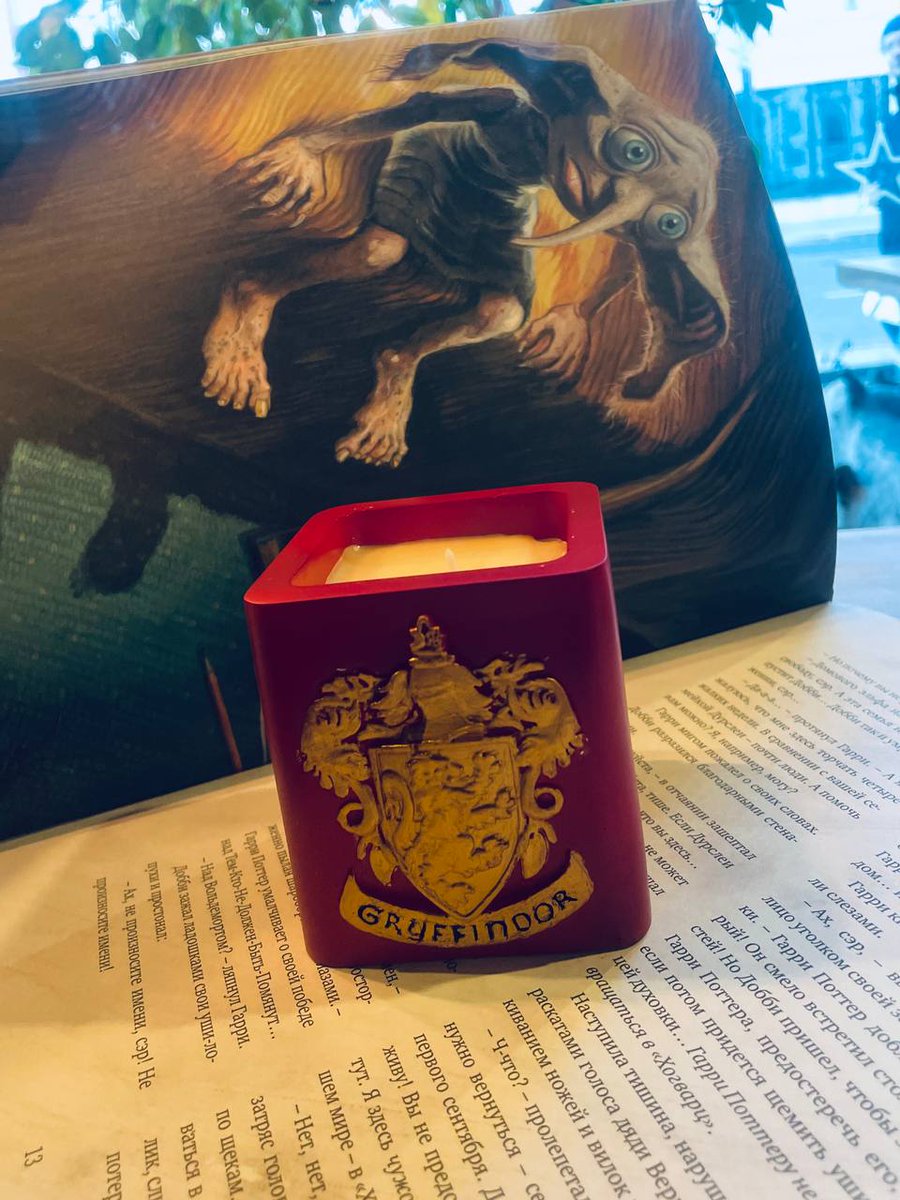 "Почему бы не разбавить игрушки чем- другим и не забабахать свечей? "  подумала я. Ну, собственно, забабахала