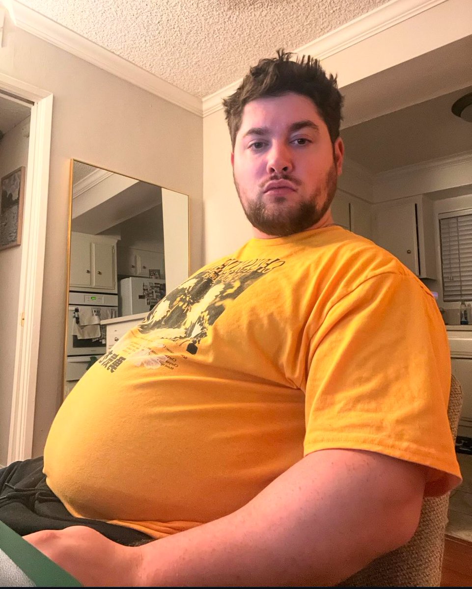 spaceodyssey824's tweet photo. I’m 31 now and I swear I’m happy about it even though I’m not smiling in this post. My belly is giving early 30s dad and it’s only going to get bigger 🐖🐻 https://t.co/83QOStmnE2