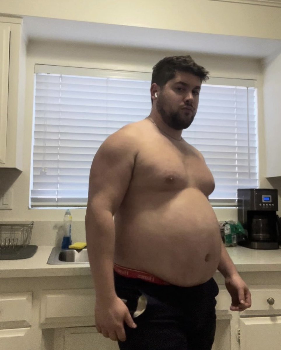 spaceodyssey824's tweet photo. I’m 31 now and I swear I’m happy about it even though I’m not smiling in this post. My belly is giving early 30s dad and it’s only going to get bigger 🐖🐻 https://t.co/83QOStmnE2