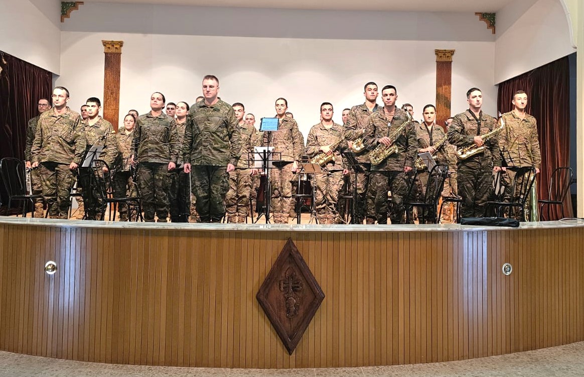 MADOC_ET's tweet photo. Los alumnos de la XXXV promoción del Cuerpo de músicas militares 🎺🎶 ofrecen un concierto a sus compañeros de la Academia General Básica de Suboficiales #AGBS_ET como preludio a su Jura de Bandera 🇪🇸 del próximo sábado.
#AGBS50Años https://t.co/rZZeWjbvSF