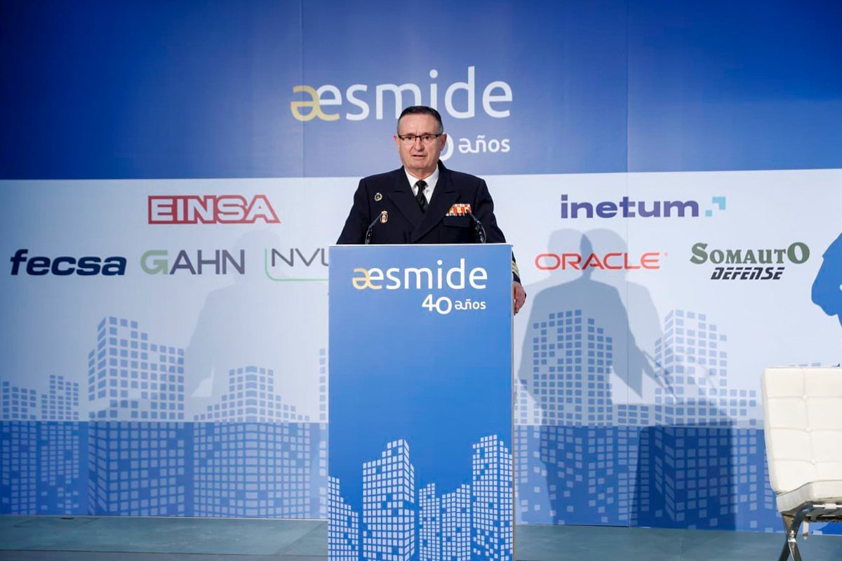SAESoficial's tweet photo. Adolfo Hernández, adjunto a Presidencia, ha asistido  en nombre de #SAES al #ForoAESMIDE2024, que celebra su 40 aniversario. Entre otros, han intervenido @AmparoValcarce1, secretaria de Estado de Defensa, y el Almirante Aniceto Rosique Nieto, #DIGAM del @Defensagob. 
#innovacion https://t.co/dL8IFaAmwf