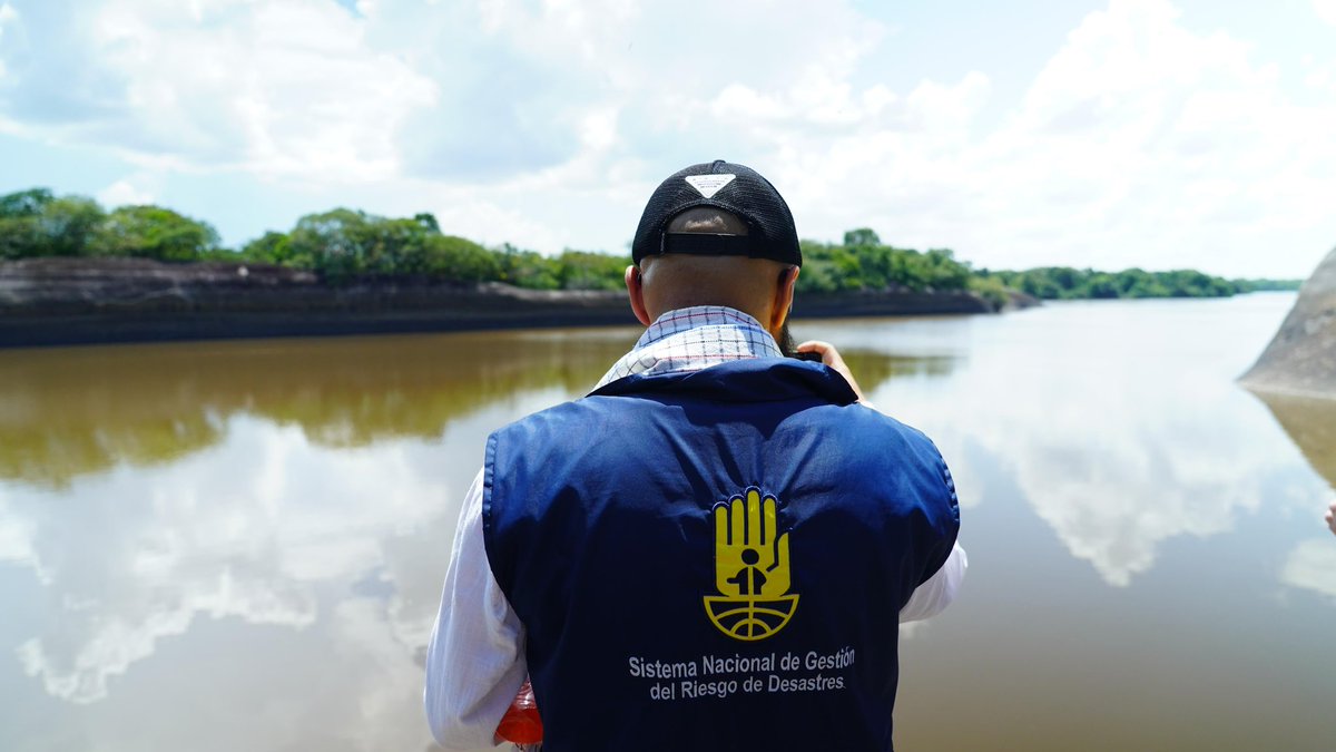 UNGRD's tweet photo. #ElDato | 💡 Es la primera vez que un director de la #UNGRD visita el departamento del #Vichada 🤯.  

🤝 La UNGRD entregará un fondo por más de $12 mil millones para Puerto Carreño, capital del departamento.  

¿En qué se invertirán? 

🚒 Fortalecimiento de las entidades operativas del Consejo Municipal de Gestión del Riesgo de Desastres.  

🏪 Instalación y adecuación del Centro de Gestión del Riesgo de Desastres del municipio.  

🚜 Maquinaria amarilla, herramientas, equipos y accesorios para la reducción de incendios forestales.