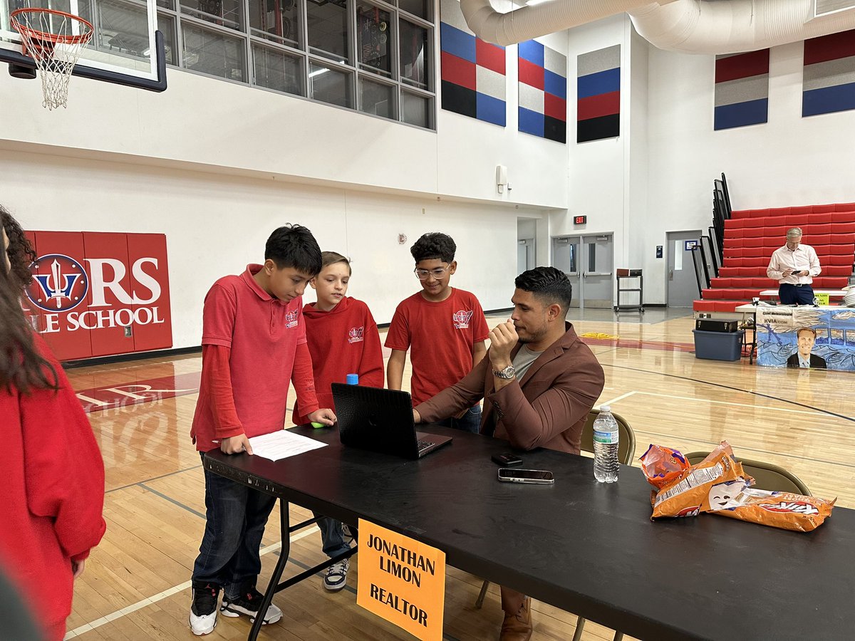BAMS_GLopez's tweet image. A few sights from #WarriorNation’s career day. 
Our Warriors got some great info on their way to being #CCM ready! 
Thank you to all of our presenters who joined us today, and to our #WarriorStrong Counselors for their planning and preparation. 
A huge success!