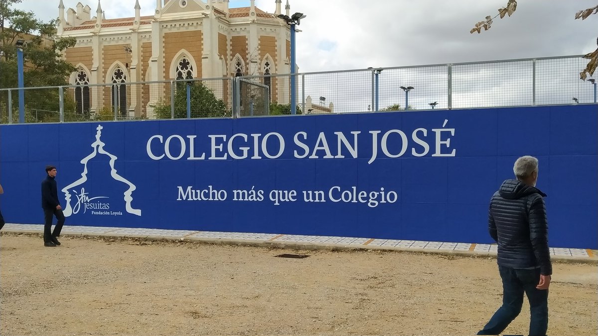 juanfranradio's tweet photo. Son siete equipos de balonmano, cinco equipos de fútbol, seis equipos de baloncesto, siete equipos de voleibol y tres equipos de pádel. 

El acto ha contado con las palabras de Jaime Torralba, director titular, y Baltasar Manzano, coordinador Paraescolar. https://t.co/GAYndd3tYh