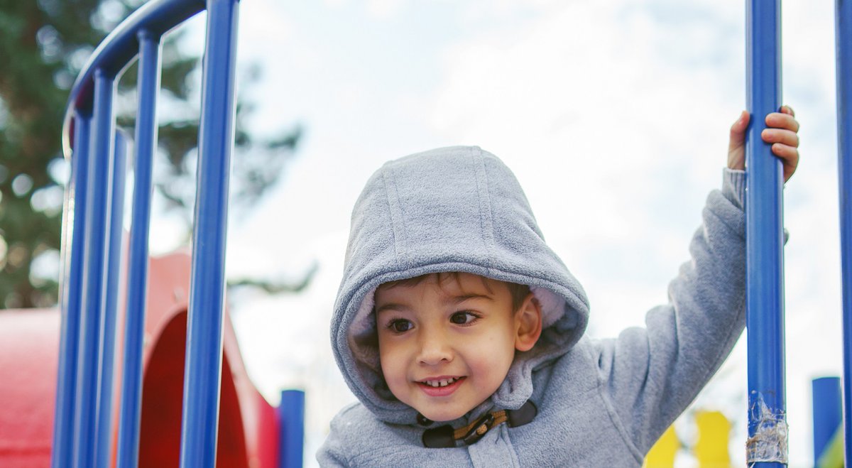 UNICEFCanada's tweet photo. Nearly 1 in 7 families with children in Canada live on low incomes—110,000 more since 2021.
@UNICEFCanada’s #ReportCard18 Companion offers solutions to end #childpoverty. On #EndPovertyDay &amp; every day, let’s focus on finishing the job. #IDEP2024
Read more:https://t.co/plmf9RzhKu https://t.co/2s3RawWLeD