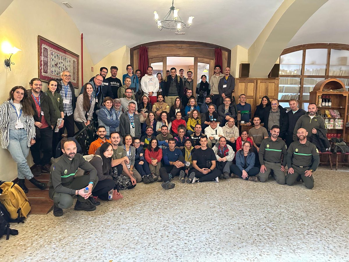 Plan_INFOCA's tweet photo. Nuestro #TOP, Antonio Tortosa (@laborambiental), presenta en el XI Congreso Internacional @Fuego_RED 2024, el nuevo proyecto #FIRESOIL dirigido a evaluar el impacto en suelos semiáridos de la realización de #QuemasPrescritas. Un estudio desarrollado en colaboración con @ualmeria https://t.co/YyWCzDthDA