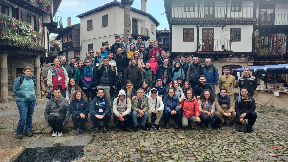 Plan_INFOCA's tweet photo. Nuestro #TOP, Antonio Tortosa (@laborambiental), presenta en el XI Congreso Internacional @Fuego_RED 2024, el nuevo proyecto #FIRESOIL dirigido a evaluar el impacto en suelos semiáridos de la realización de #QuemasPrescritas. Un estudio desarrollado en colaboración con @ualmeria https://t.co/YyWCzDthDA