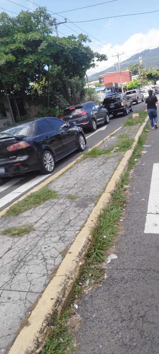 Quisiera saber quien es el genio del <a href="/VMTElSalvador/">VMT</a> qué puso ese semáforo en el parque de la familia en la Séptima, creo que para ser del vmt hay que saber destruir y no saber solucionar todo lo arruinan, cola llega hasta la chiltiupan y eso que no es hora de movimiento