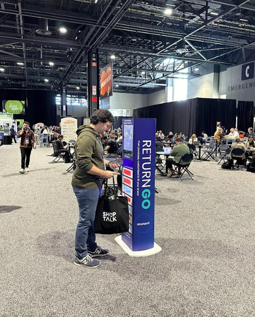 returngoai's tweet photo. We're here at @shoptalk Fall, and the energy is electric! Are you here too? Come say hi! 

(And if you need to charge your phone - check out the ReturnGO-branded charging stations!)

#ShoptalkFall #retail #ecommerce #retailtech #omnichannel https://t.co/qHYaTZWmC0