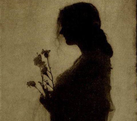 Bazen, hemen olsun isteriz. Oysa “Ağır ol ki yol alasın.” demiş atalarımız.

Güzel şeyler zamanla olur. Her çiçek zamanı gelince açar.