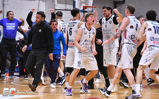 Basquet Caliente (@basquetcaliente) on Twitter photo #LDA | TRIUNFO HI-STO-RICO
Stockolmo remontó dieciocho puntos de desventaja en la segunda mitad para vencer como visitante a Unión Atlética y tomar la delantera en la serie, quedando a un triunfo del ascenso.
✍️ <a href="/FrancoManc82778/">Franco Mancuso</a>
📝 basquetcaliente.com/triunfo-hi-sto… #LDA | TRIUNFO HI-STO-RICO
Stockolmo remontó dieciocho puntos de desventaja en la segunda mitad para vencer como visitante a Unión Atlética y tomar la delantera en la serie, quedando a un triunfo del ascenso.
✍️ <a href="/FrancoManc82778/">Franco Mancuso</a>
📝 basquetcaliente.com/triunfo-hi-sto…