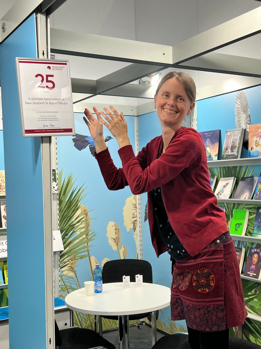 🍰🎉 There was much excitement on the stand today as Hanife Icten from the Frankfurt Book Fair management team presented us with this beautiful cake and framed certificate to celebrate 25 years of PANZ at the Frankfurt.

😊 Thanks @book_fair! #fbm24🎉📚