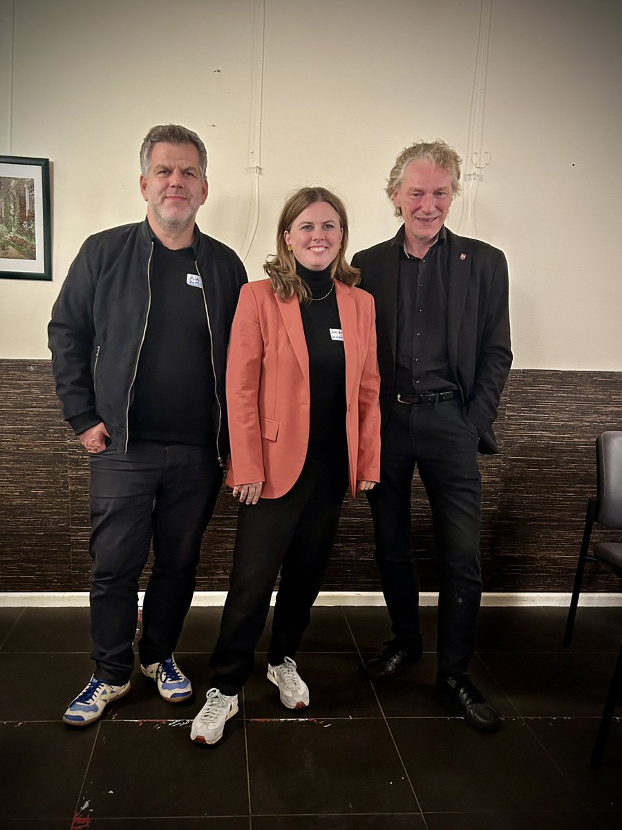 Austausch zur Situation am Mehringplatz: Gemeinsam mit @Clara_Herrmann &amp; <a href="/AndyHehmke/">Andy Hehmke</a> diskutierten wir ua. mit Vertreter*innen von KMA, Diakonie, Outreach, Quartiersmanagement, RaR, Kunstwelt und Anwohner*innen über Entwicklungen und Zusammenarbeit im Kiez. #Mehringplatz