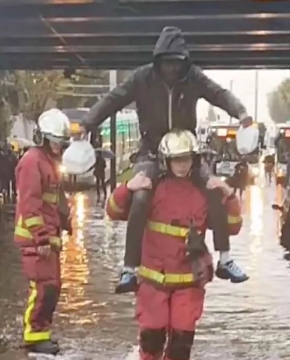C’est bon les pompiers ils l’ont repêché 😂😂😂😂