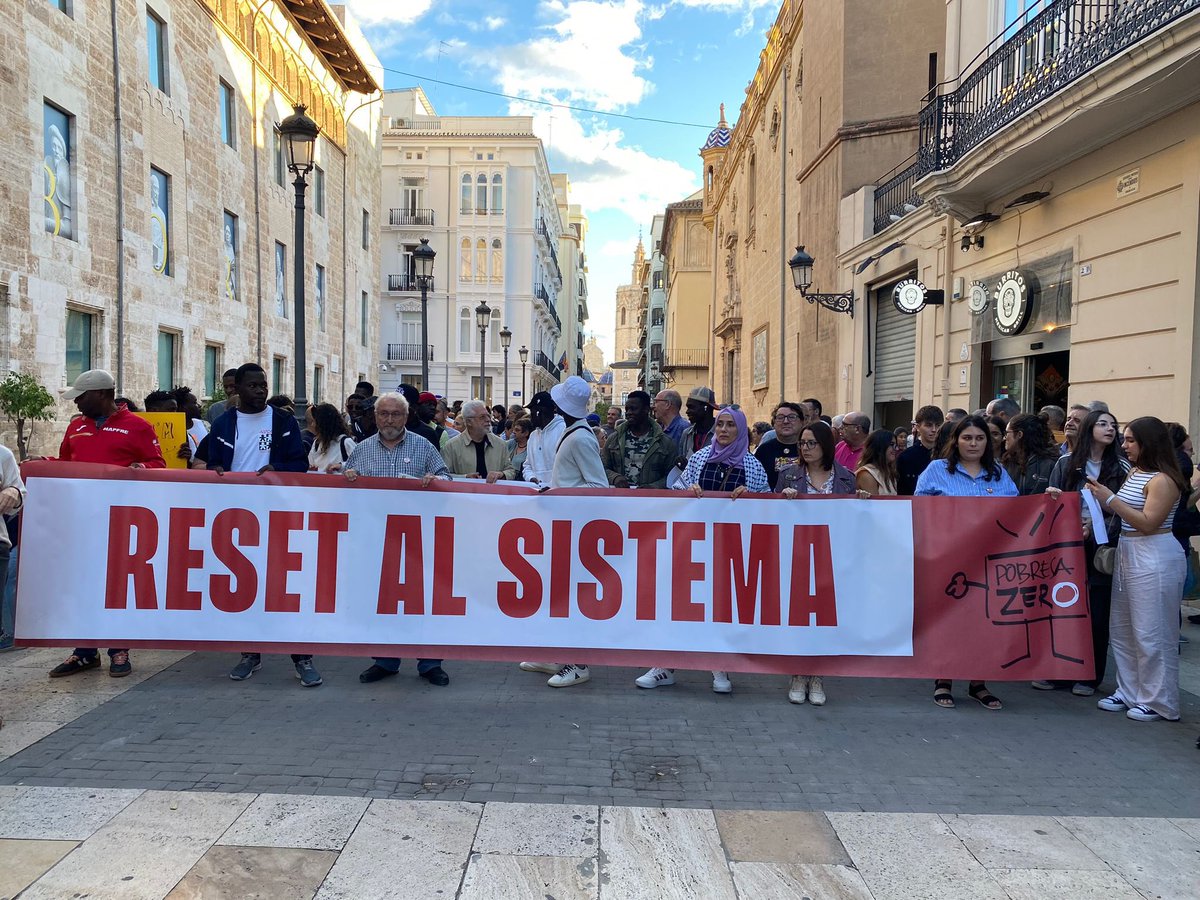 InterSolidaria's tweet photo. Intersindical Solidària se suma a la mobilització convocada per Pobresa Zero per exigir actuacions urgents davant la pobresa i les desigualtats

#Resetalsistema #PobresaZero https://t.co/vUmpAjjUbg