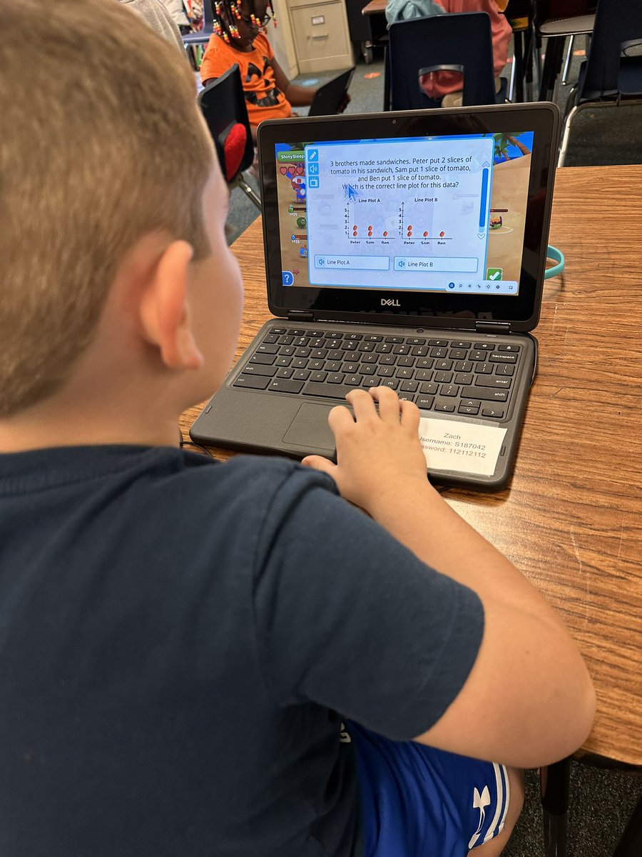 Today 2nd graders were using their Chromebooks to read comics and practice their math skills! <a href="/GattisRRISD/">GattisRRISD</a> <a href="/RRISDTech/">RoundRock Technology</a> 💻✨🐊