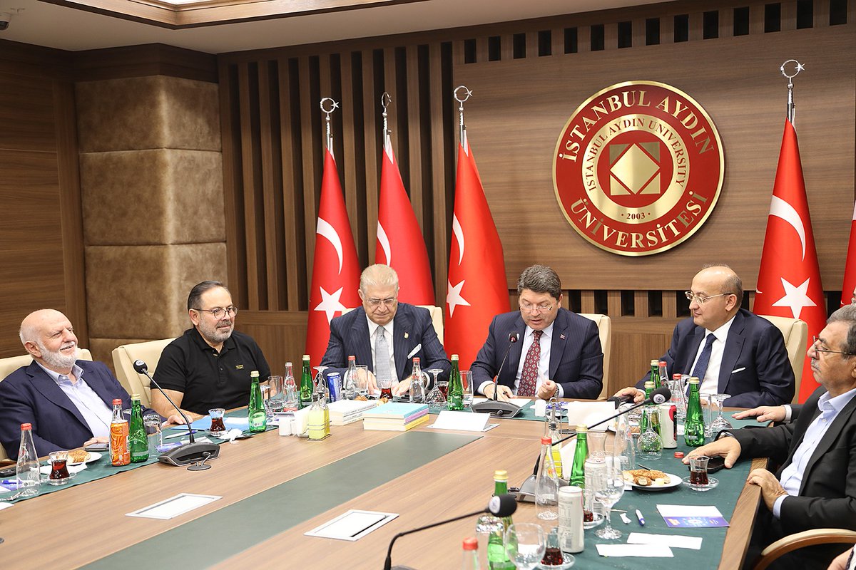 drmaydin's tweet photo. Özellikle Batı Platformu’nun, batı bölgelerindeki kalkınma projelerine ve eğitim, iş dünyası ile kamu sektörü arasındaki iş birliğinin artırılmasına olan katkılarını değerlendirdik. Toplumsal gelişime odaklanan bu çalışmalar, hem akademik hem de ekonomik açıdan bölgesel kalkınmada önemli bir rol oynamaktadır.

@yilmaztunc 
@adalet_bakanlik
@bilkolejleri 
@csuedutr 
@IAUKampus 
@batiplatformu 
@iauhukuk