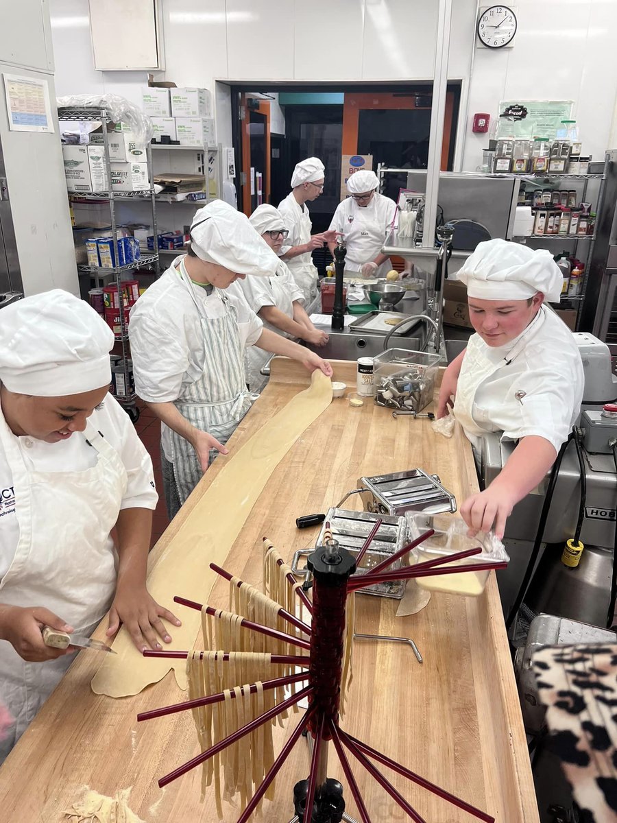 PAProStart's tweet image. Pasta perfection! 🍝 Culinary students at Central Westmoreland CTC rolled up their sleeves and dove into the art of handmade pasta, crafting everything from silky fettuccine to delicate cappelletti. Happy #NationalPastaDay! #MadeInProStart