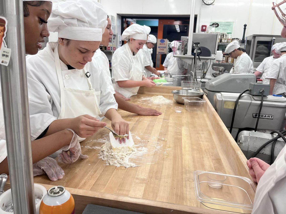 PAProStart's tweet image. Pasta perfection! 🍝 Culinary students at Central Westmoreland CTC rolled up their sleeves and dove into the art of handmade pasta, crafting everything from silky fettuccine to delicate cappelletti. Happy #NationalPastaDay! #MadeInProStart