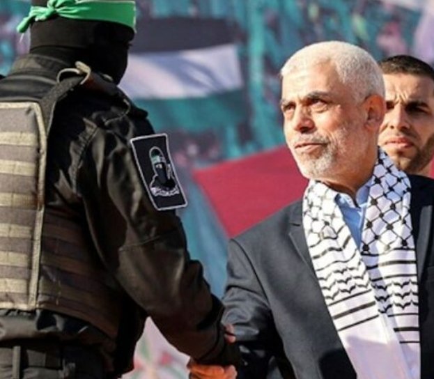 Valeria7octubre's tweet photo. Nadie muere por lo que no ama...

Y si murió, murió como un héroe, luchando sobre su tierra fusil en mano por su pueblo.

No como Netanyahu, que se esconde en un bunker bajo tierra robada. https://t.co/vdXsK6CfIm