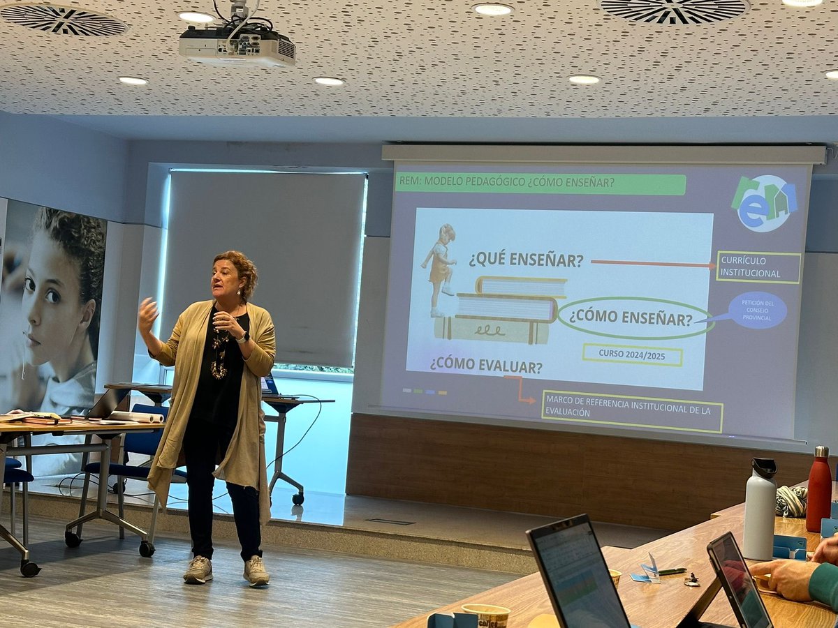Encuentro de  profesores de enseñanzas artísticas de los #colegiosMarianistas. ¿Qué enseñamos? ¿Cómo enseñamos? ¿Es posible trabajar lo artístico desde todos los ámbitos de la educación? Pensamos que sí #rem #educacionmarianista