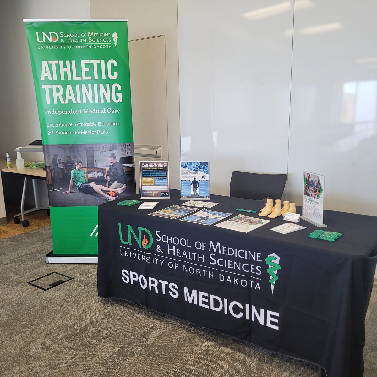 .Welcome students to <a href="/UofNorthDakota/">U of North Dakota</a> for Fall Open House. <a href="/UNDSMHS/">UND School of Medicine & Health Sciences</a>  Department of Sports Medicine is excited talk about the profession of #AthleticTraining
#UNDproud