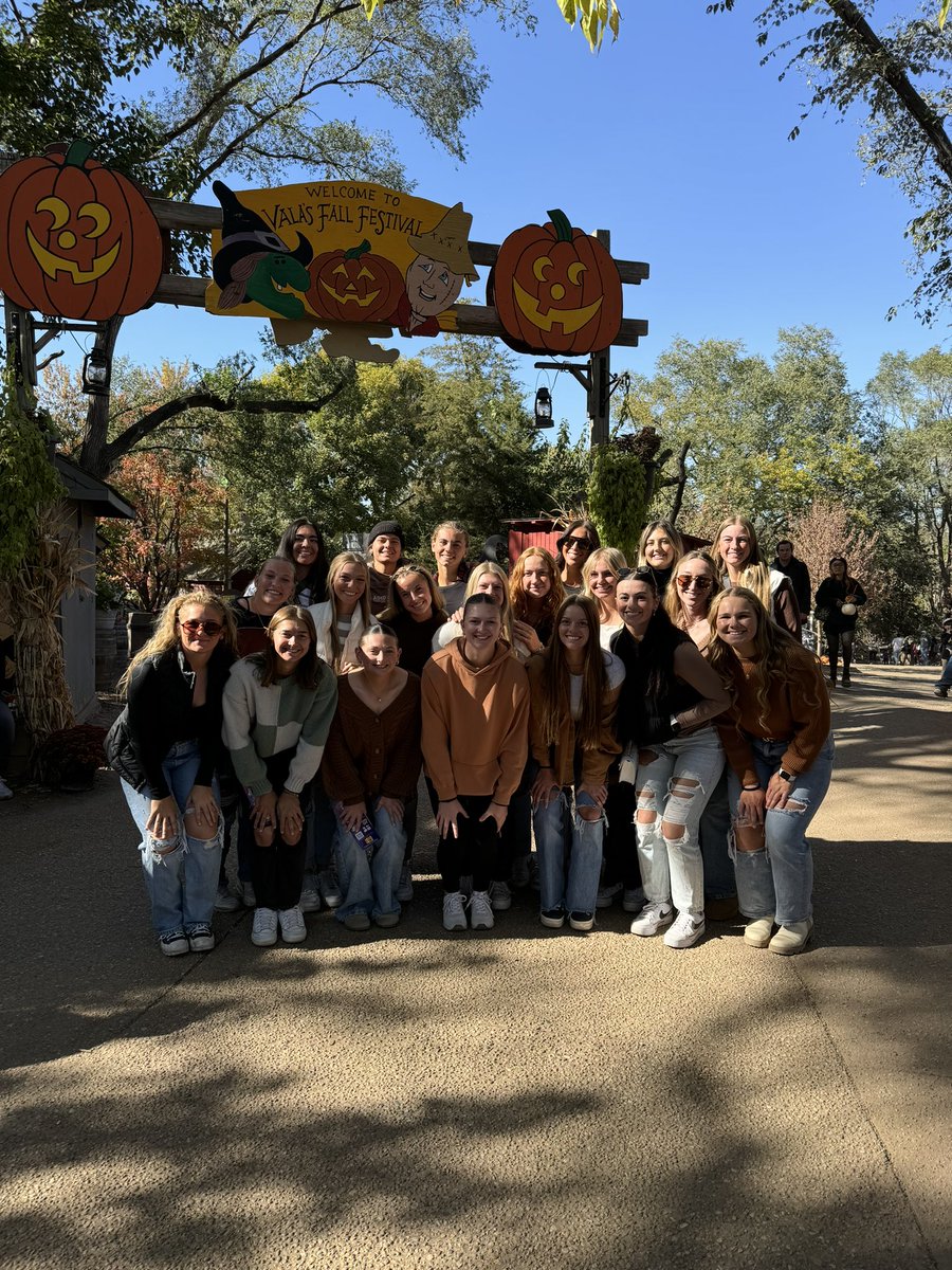 WSCWildcatSB's tweet photo. Ended our fall season with some community service and a trip to Vala’s where we got to spend time with our friends and family. 

Super proud of this group for the hard work they put in this fall! Can’t wait for the spring 😼 https://t.co/JArsz2IAz7