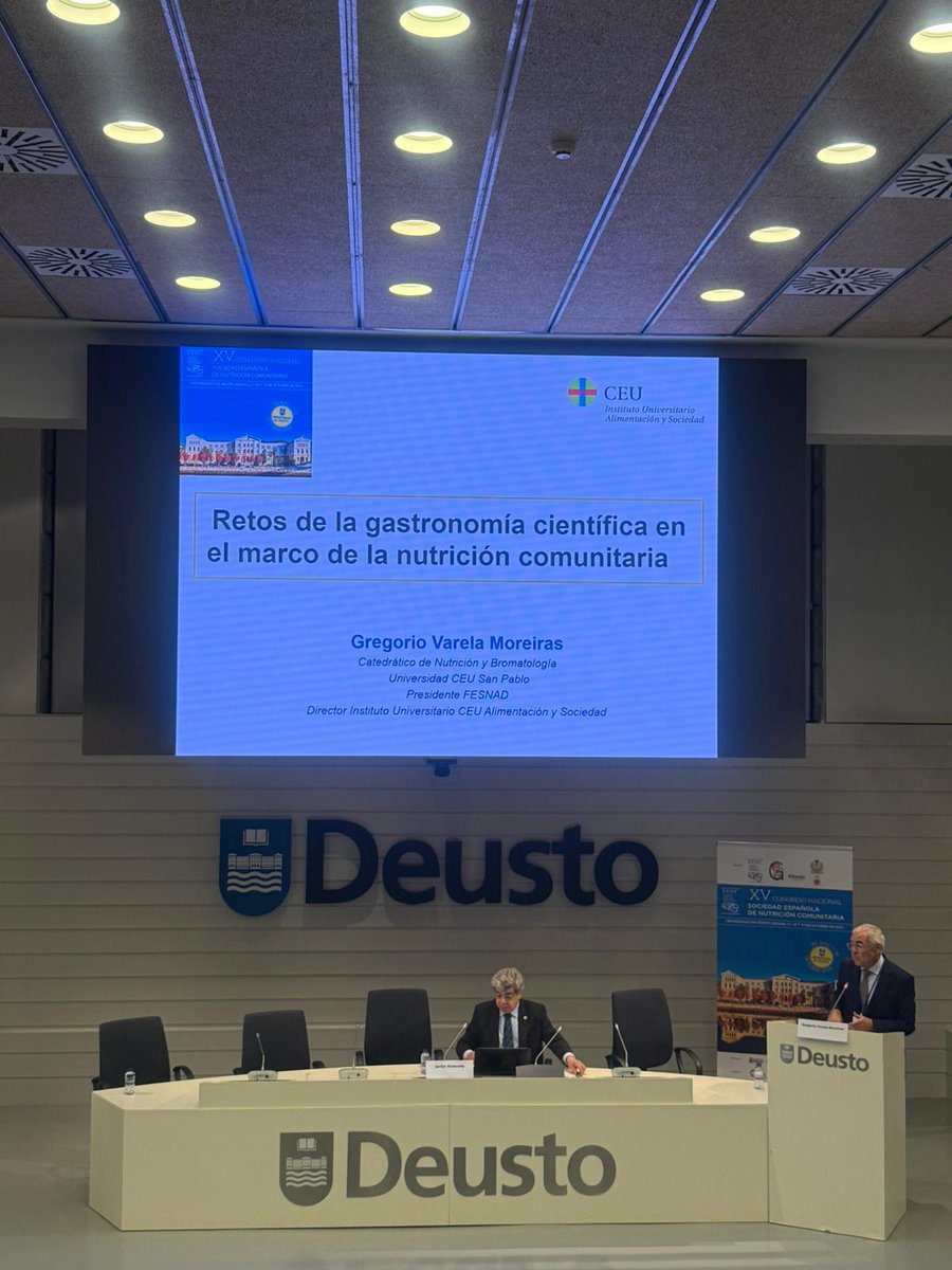 NutritionCEU's tweet photo. Solo una palabra para definir la conferencia inaugural realizada por el Prof. Varela-Moreiras en el #XVCongresoSENC ¡SUBLIME!. ¡Enhorabuena! Un orgullo que seas el responsable de este grupo https://t.co/RwPYv5LEVg