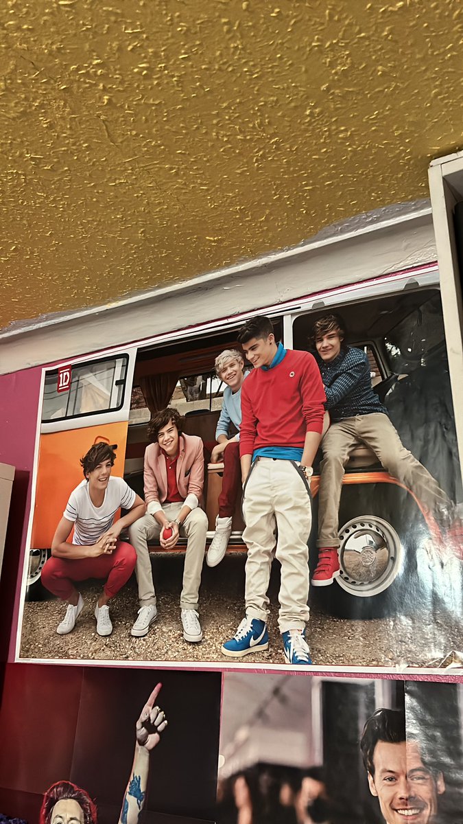 As someone who still has 1D posters all over their room, it hurts to look at them now. They’re a reminder of a time when Liam wasn’t so troubled, he was just a boy with a dream💔