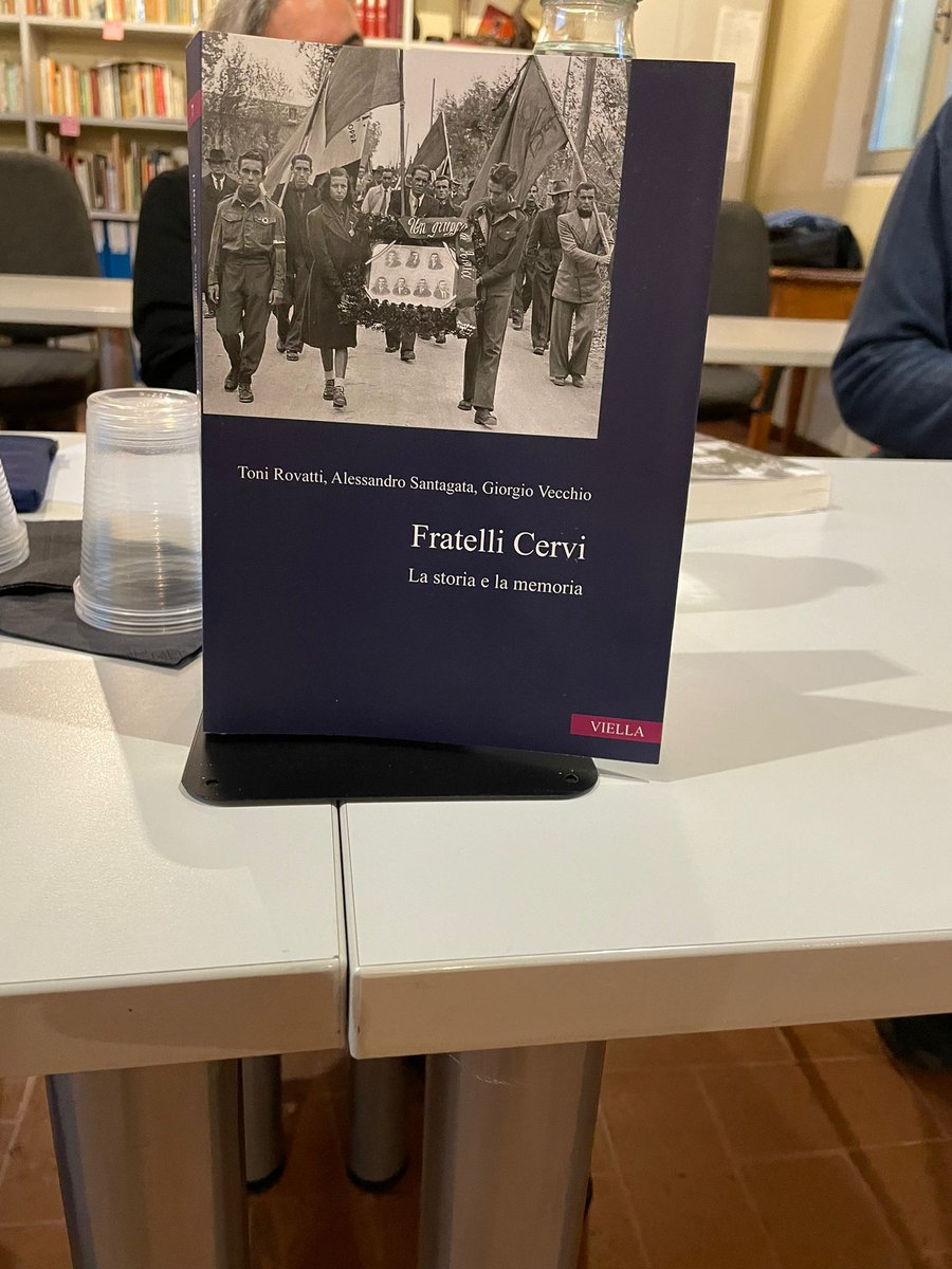Oggi pomeriggio la nostra biblioteca ha ospitato la presentazione del volume "Fratelli Cervi. La storia e la memoria" edito da Viella nel 2024.. Hanno partecipato Toni Rovatti e Alessandro Santagata, autori del volume assieme a Giorgio Vecchio; ha moderato Massimo Storchi.