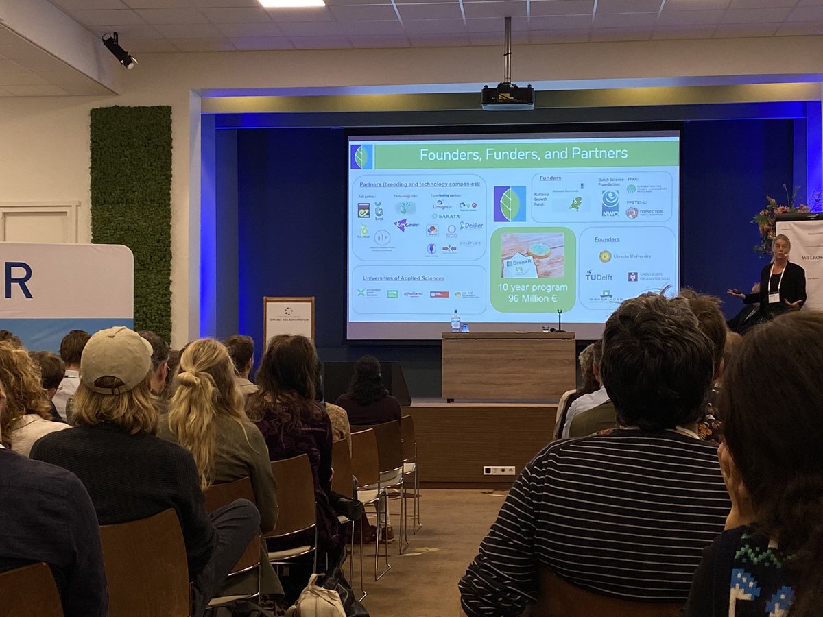 LinFaye2's tweet image. My first ever poster presentation! Get quite some good feedbacks. Tomorrow continue 💪@cropxr