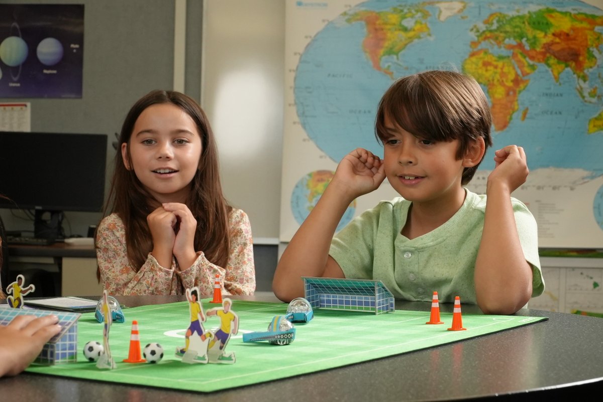 Ozobot's tweet image. Unlock endless learning adventures with Ozobot Challenge Mats! 💡
These four versatile mats bring STEAM to life, giving students the chance to code, collaborate, and tackle challenges with Evo and Ozobot Blockly.
Learn more >> ozo.bot/ozobot-challen…
#ozobot #evo #codingrobot