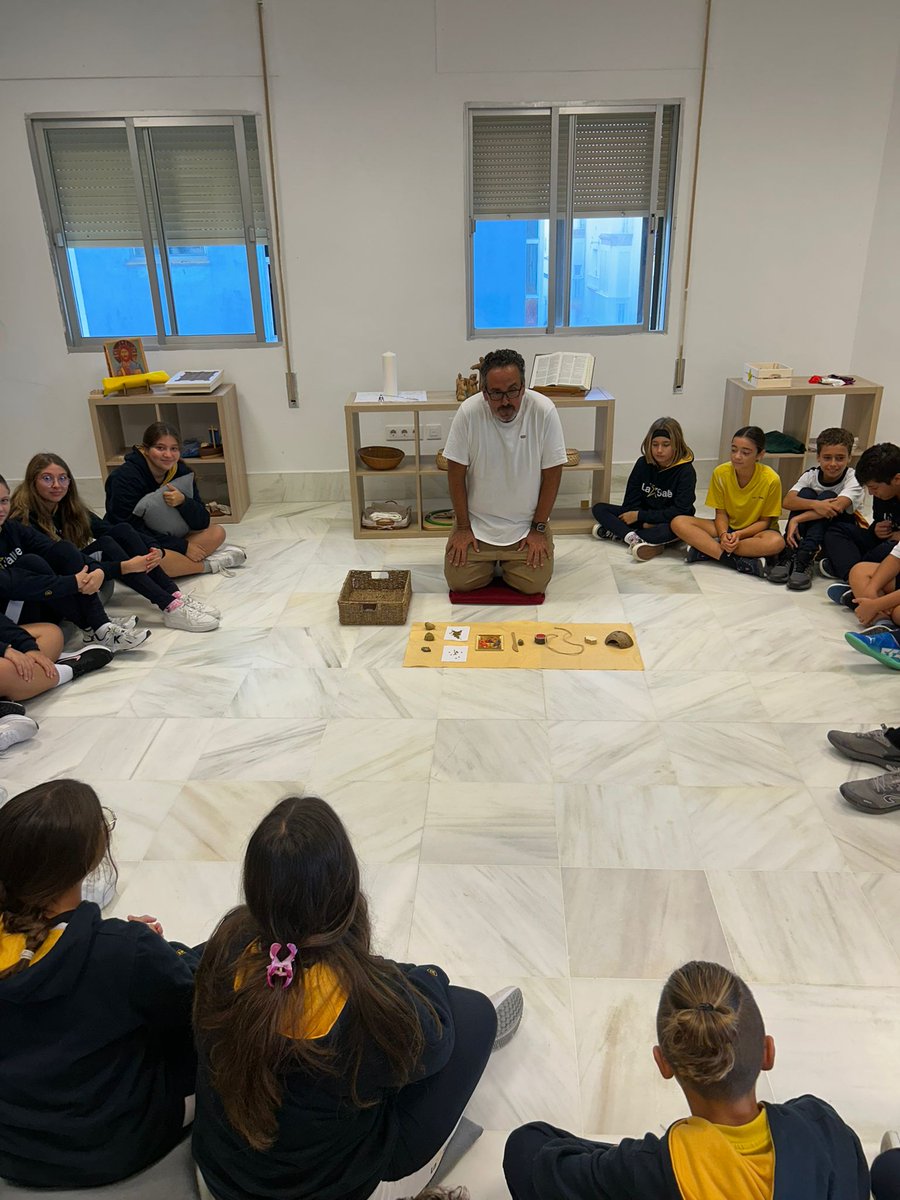 lasallevina's tweet photo. Gran final de Narrativa con GodlyPlay y los Titeres de #1ºESO con #NCA todo es distinto. Ellos han trabajado muchisimo y lo han hecho muy bien!!! GRACIAS A TODOS Y TODAS. GRACIAS A LAS FAMILIAS POR SU ASISTENCIA en un día tan importante para ellos y ellas. https://t.co/vsm0i7Xip3