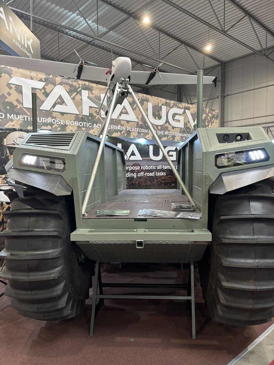 TomasZdechovsky's tweet image. Pár střípků z několikadenní mezinárodní výstavy #FutureForcesForum, která probíhá v Letňanech. Jsem rád, že jsem si aspoň v rychlosti stihl prohlédnout špičkovou vojenskou techniku i od českých 🇨🇿 firem.