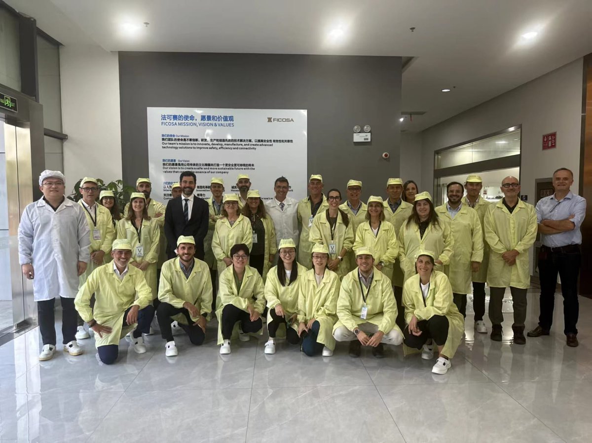 clusterinnovi's tweet photo. 🚀 Quart dia de la #StrategicClusterWeek a la Xina! Avui ens hem endinsat en el comerç online, l'ecosistema clúster xinès, i hem visitat la factoria de @FICOSA_Int , empresa catalana d'automoció a prop de Shanghai. 🚗🔌 #Ecommerce #Clusters @accio_cat https://t.co/c6ud31fak7