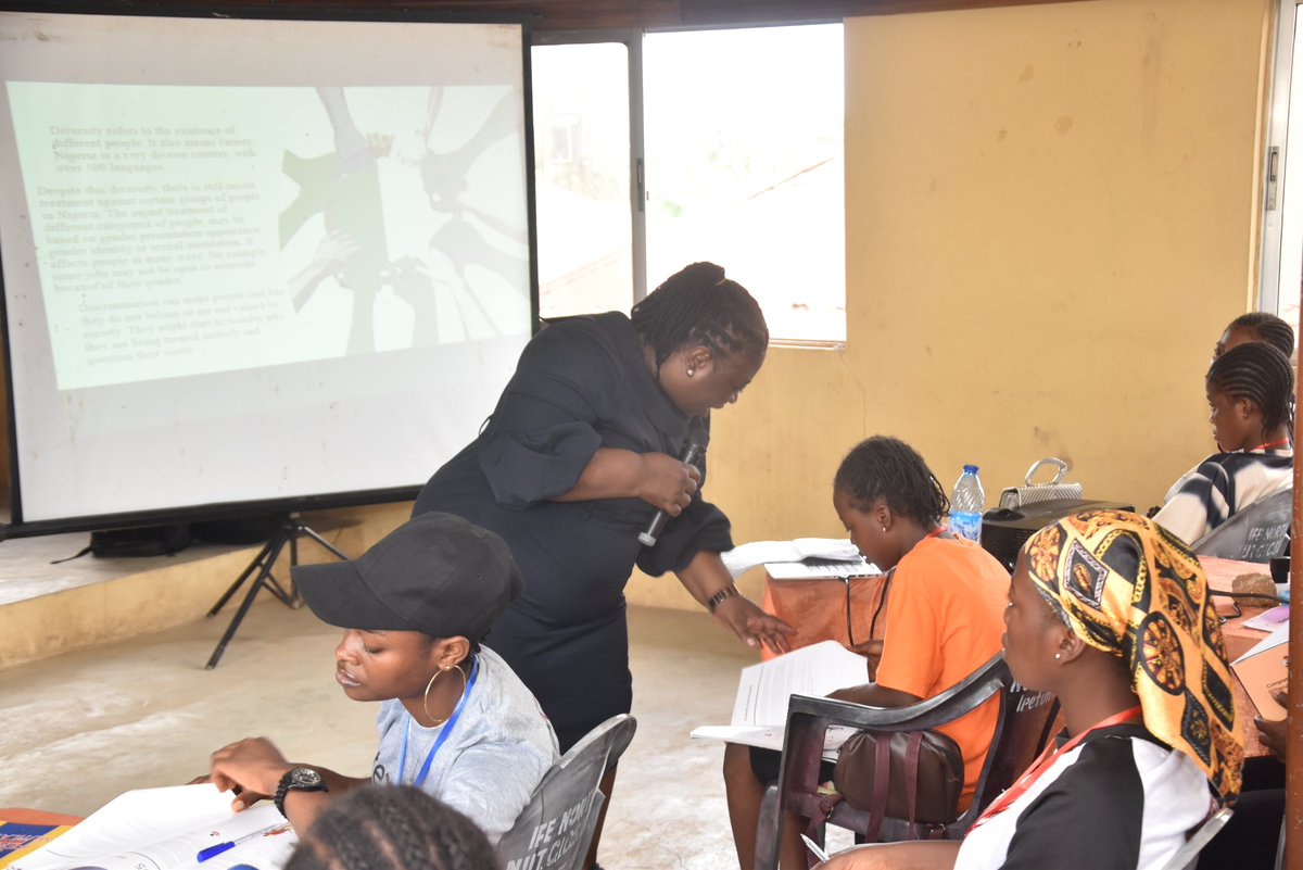 ValueFemaleNet's tweet photo. The conversation deepened as Dr. Foluke explored:
✨ The Law and Sexuality
✨ Sexual Abstinence & Abuse
✨ STIs, Family Planning, and Contraception
Equipping the girls with knowledge to make informed decisions
#YouthAdvocacy #GirlEmpowerment #OsunGESP #ValueFemaleNetwork https://t.co/VIigCRLBH1