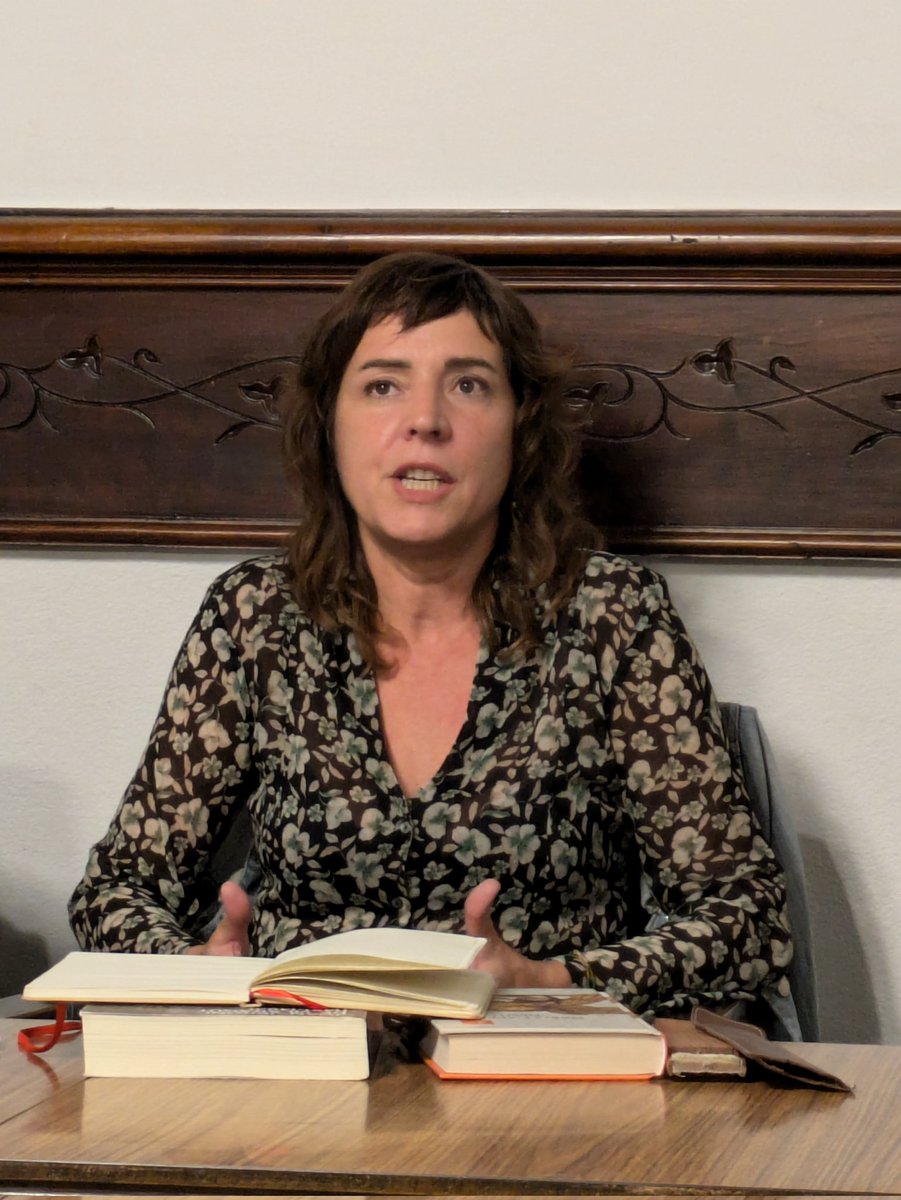 agricol1876's tweet photo. L’Agrícol acull una tertúlia literària amb Núria Cadenes que conversa amb  @juditjansa i Aina Soler, periodistes, i @JaumeMarfany Marfany, president de la @CAL_cat
#Vilafranca #Penedès @vilafrancaxindp @aiinnnns @ncadenes @OmniumPenedes #TotRepublica  #MarxaTorxes https://t.co/tAyWQM7U42