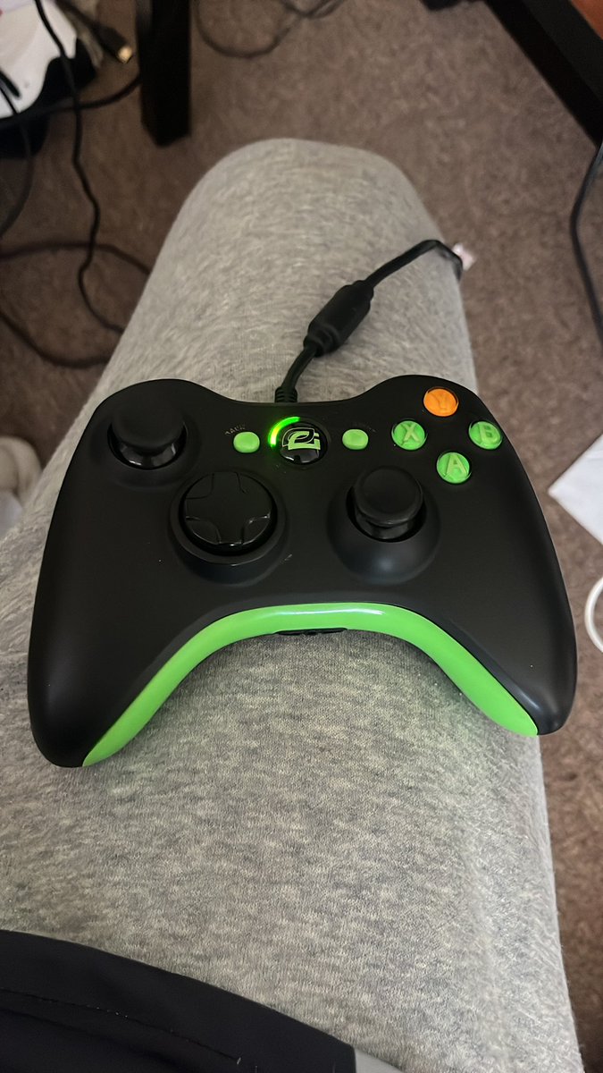 AxTheJetpacker's tweet photo. New controller fully functional too @OpTic @H3CZ shoutout ebay https://t.co/BWCi2xIkRg