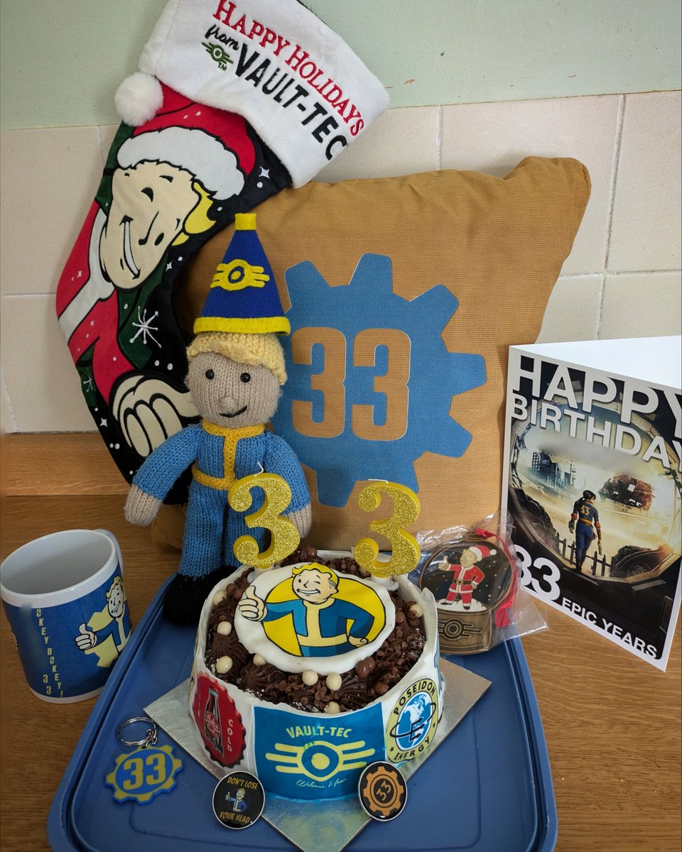 CrazyMCRAngel's tweet photo. 🎂 Had a fantastic birthday! 🥳
And yes I got a Christmas stocking that came with an ornament! 😅
#fallout #falloutbirthday #vault33 #itsmybirthday #vaulttec #falloutcollection #falloutcollector https://t.co/uw1UCtudE9