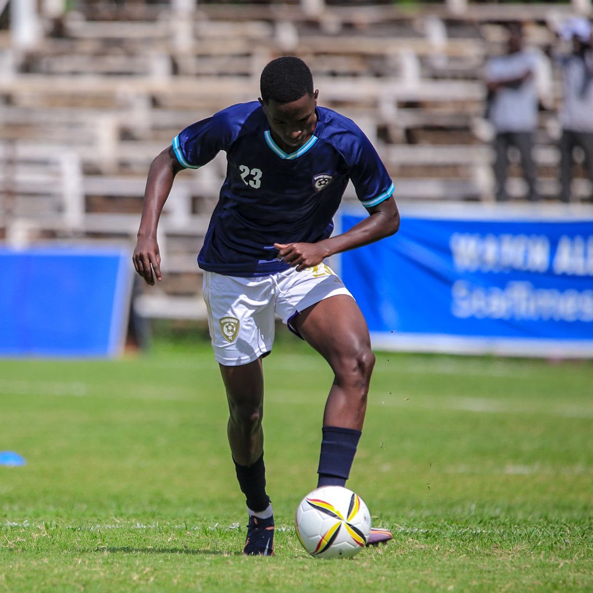 WakisoGiantsFC's tweet photo. Mr Tabasamu ๐ Isaac Mtengwa๐๐
Handed a full debut today. Believe me the future is bright for the Tanzanite ๐น๐ฟ @YoungAfricansSC
#WAKVIP
#NewEra
#PrideOfWakiso
#WeAreThePurpleSharks https://t.co/0u2AYniJ68