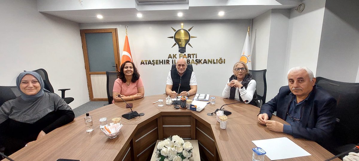 Haftalık Mahalle Toplantımızı İlçe Sorumlumuz Gülsüm Çiçek Başkanımız ve Mahalle Yönetim Kurulu Üyelerimizin katılımı ile gerçekleştirdik <a href="/burakcifci34/">Burak ÇİFCİ</a> @halilibrahimyazıcı<a href="/zaferdgn/">F. Zafer Düşgün 🇹🇷</a> <a href="/Glsmiek81692938/">Gülsüm Çiçek🇹🇷</a> <a href="/atasehirakparti/">AK Parti Ataşehir</a> <a href="/akistanbulhaber/">ak parti istanbul</a>