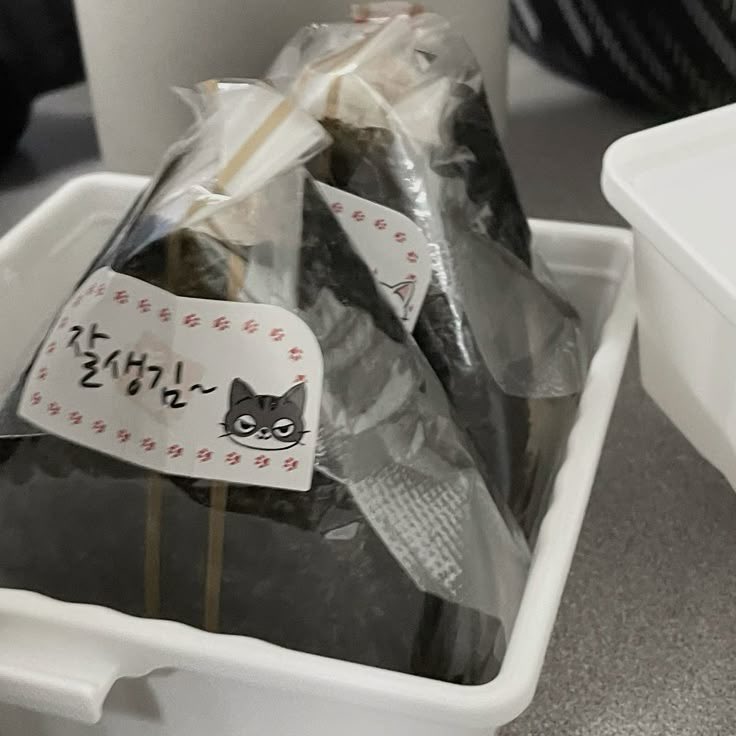 lateatokyo's tweet photo. 6. onigiri > pastries
instead of having a calorie-bomb pastry for breakfast, korea swapped it for onigiri https://t.co/WsqsyPipgK