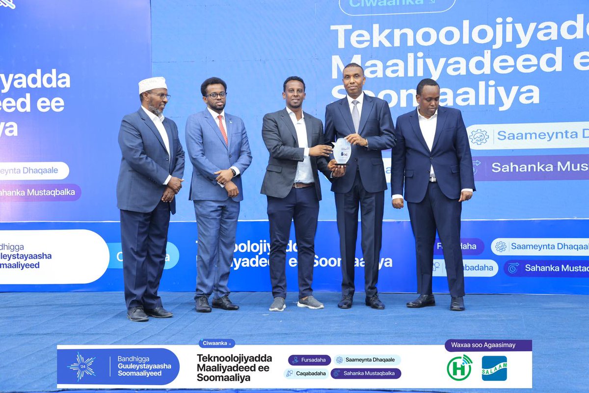 Hormuud's tweet photo. Bandhigga Guuleystayaasha Soomaaliyeed (BGS) conference recognized @eDirByBixi with an appreciation award for its contribution to advancing Somalia’s financial technology sector and promoting growth and innovation in the nation's economy.   

 #FinTechSomalia #BGS24 #HormuudTelcom