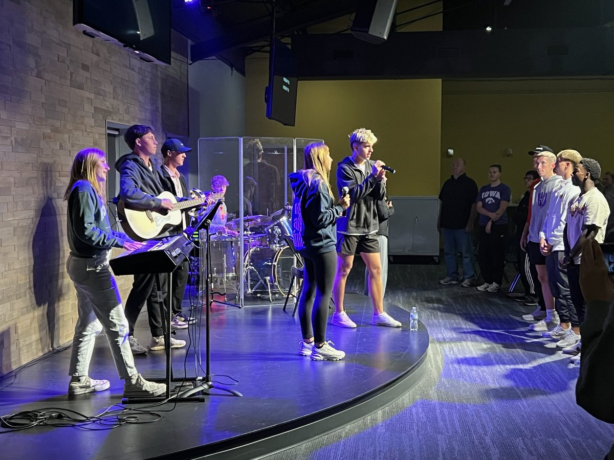 JHS_FCA's tweet photo. Thank you to all who attended our huddle on Tuesday! We had a great worship band lead us during worship, followed by an awesome message by Ron!

UPCOMING EVENTS
• Thursday, October 24th, 7 AM: Bible Study
• Tuesday, October 29th, 7:30 PM: Huddle 

We hope to see you all soon! https://t.co/rxhxXoRbFN