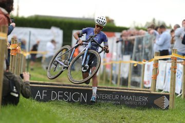 joan_zamora_00's tweet image. 🏆Ceylin del Carmen Alvarado  consigue su primera victoria de la temporada de ciclocross en @crossardooie

📸 @Photopressbe
 
#FenixDeceuninck #cyclingroad #ciclocross #Ciclismo #UCIWWT #Womencycling